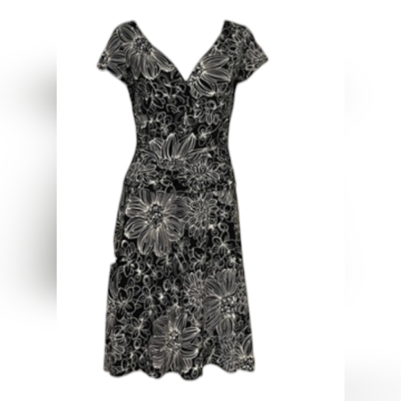 London Times Dresses & Skirts - London Times Floral Faux Wrap Ruched Midi Dress